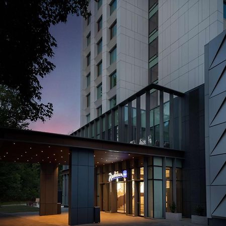 Radisson Blu Hotel, Cluj Εξωτερικό φωτογραφία Entrance to the hotel