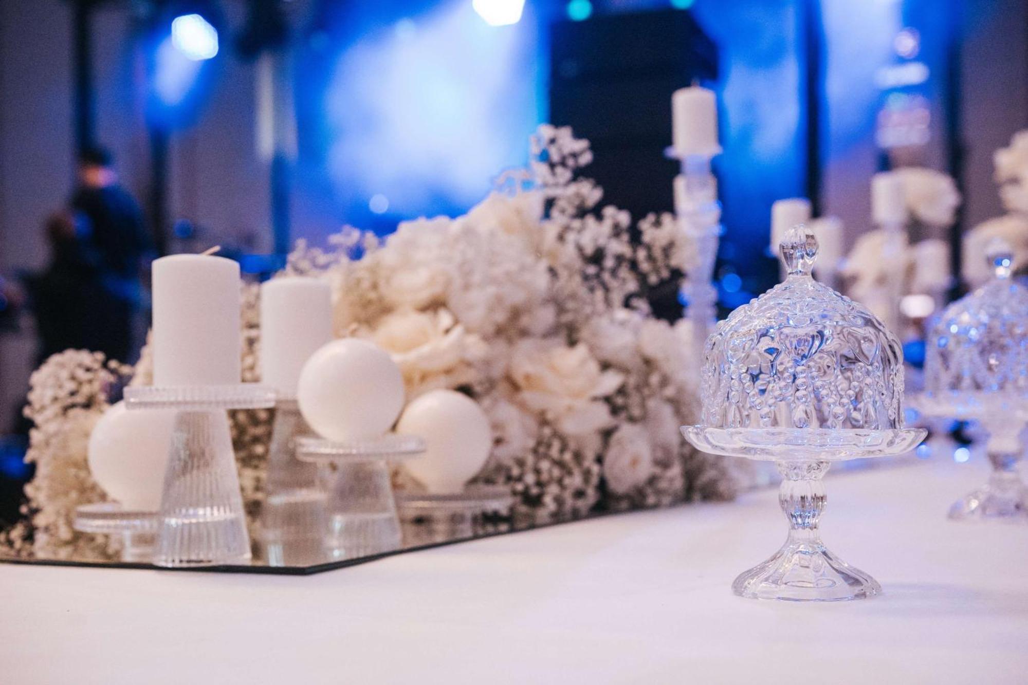 Radisson Blu Hotel, Cluj Εξωτερικό φωτογραφία A table decorated for a wedding