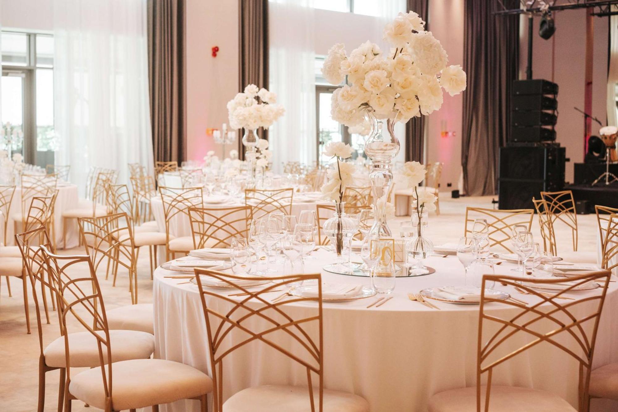 Radisson Blu Hotel, Cluj Εξωτερικό φωτογραφία The ballroom at the 2016 21c Museum Hotel