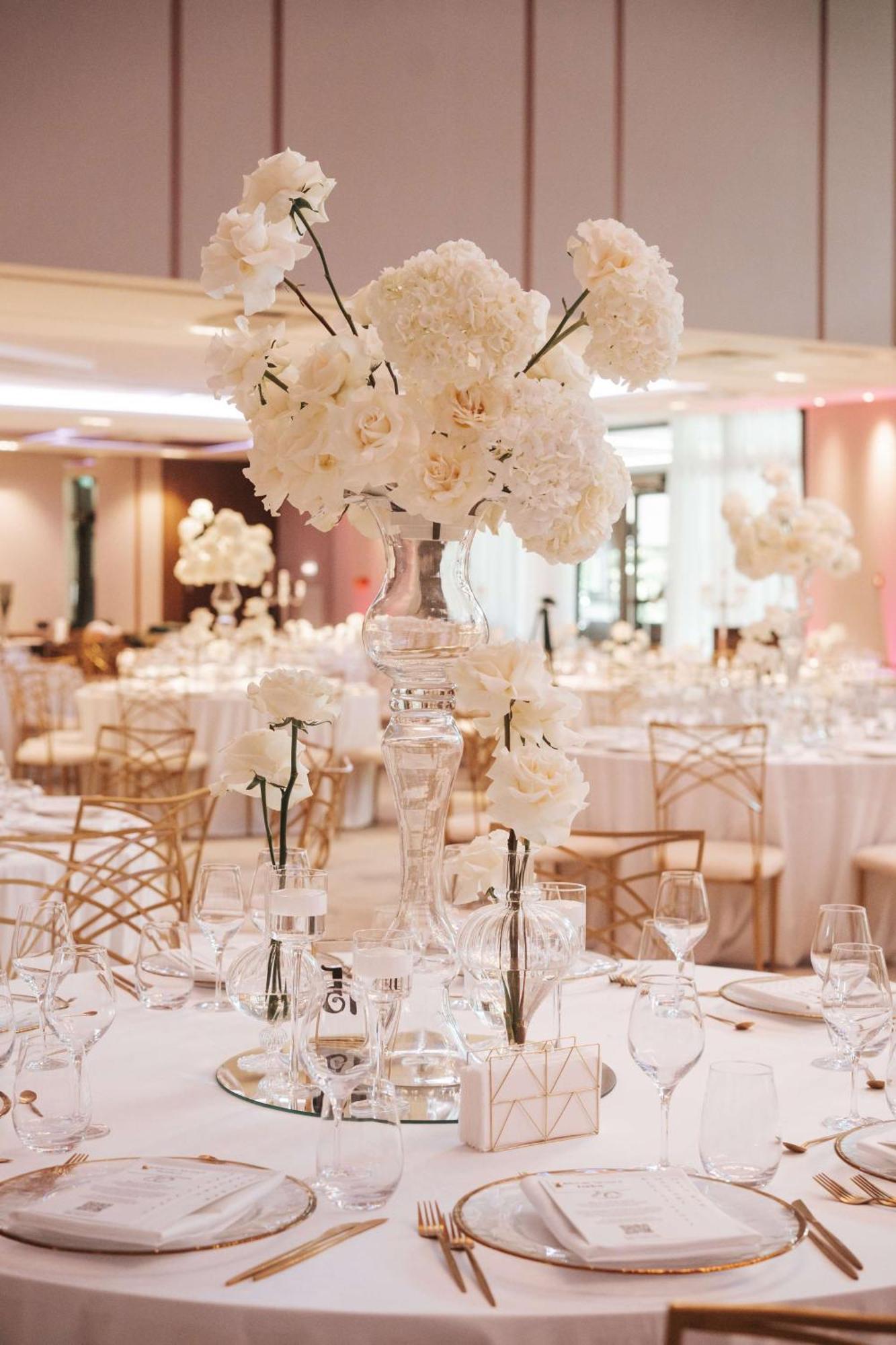 Radisson Blu Hotel, Cluj Εξωτερικό φωτογραφία The ballroom at The London West Hollywood